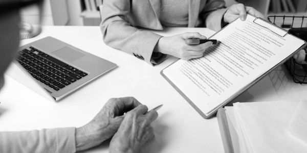 Derecho Mercantil / Abogados Mercantilistas Ullastrell · Cumplimiento de Normativas Derechos Consumidor